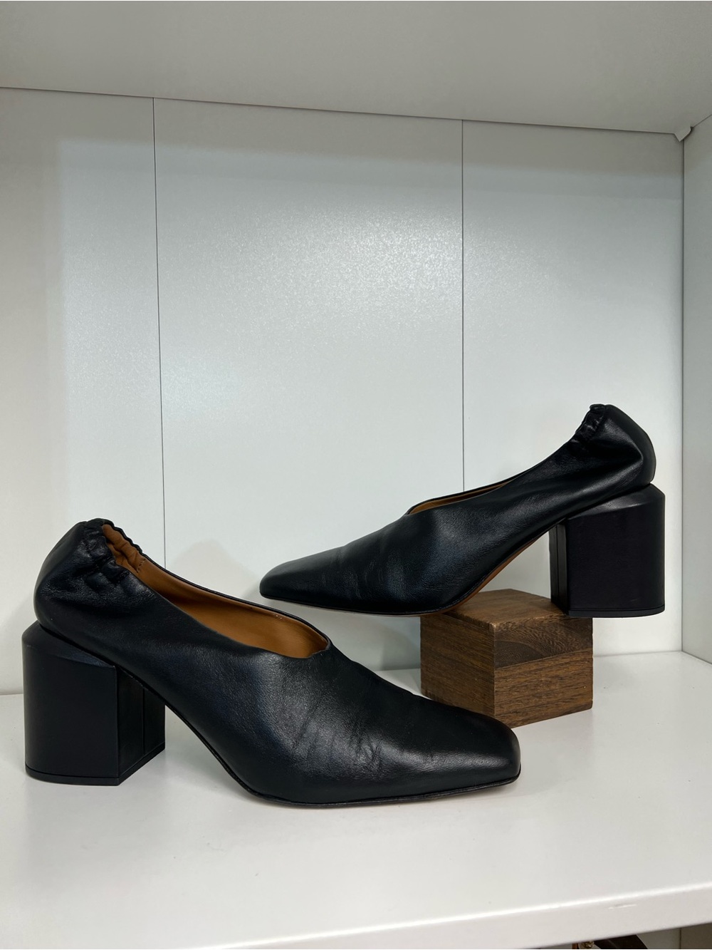 🔥🔥 Lafayette 148 New York Nappa Black Leather square toe Pumps size 39